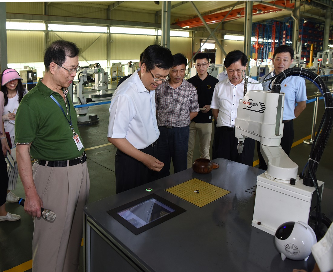 揭陽市委副書記、代市長張科蒞臨巨輪智能參觀考察